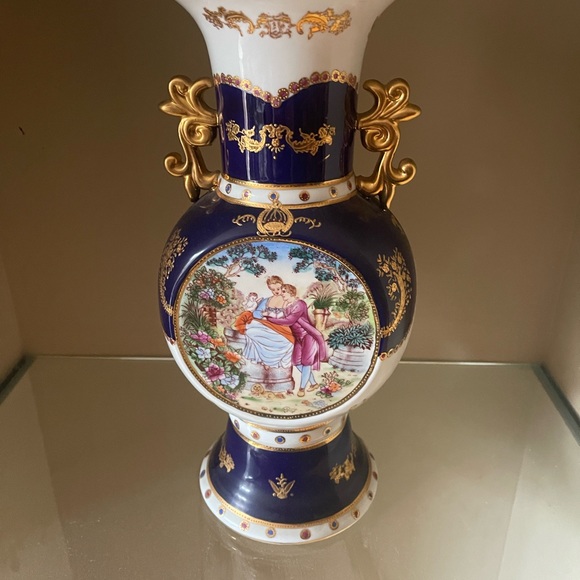 Vase - Picture 4 of 6